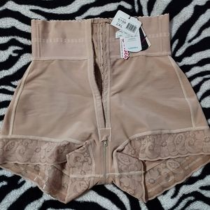 Cali Curve 6198 BBL Guitara Shorts Curvy Fit